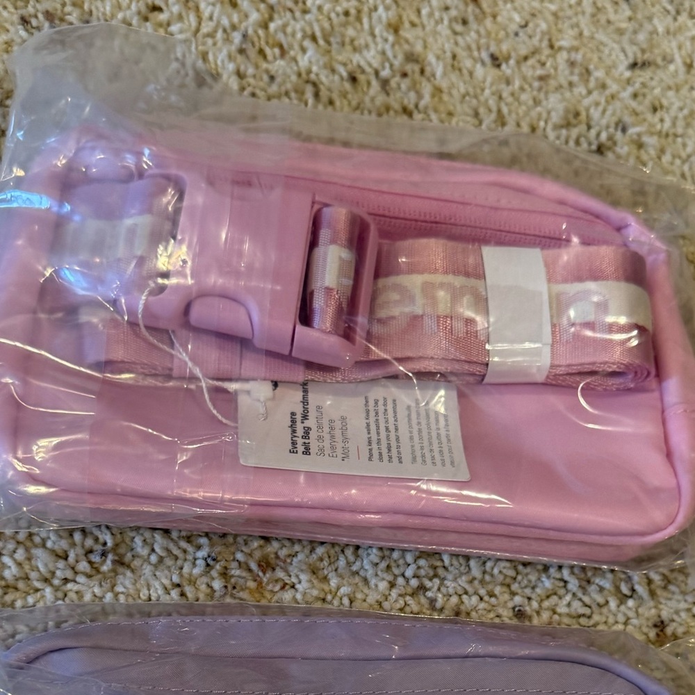 NWT Lululemon Wordmark EBB - Picture 2 of 2